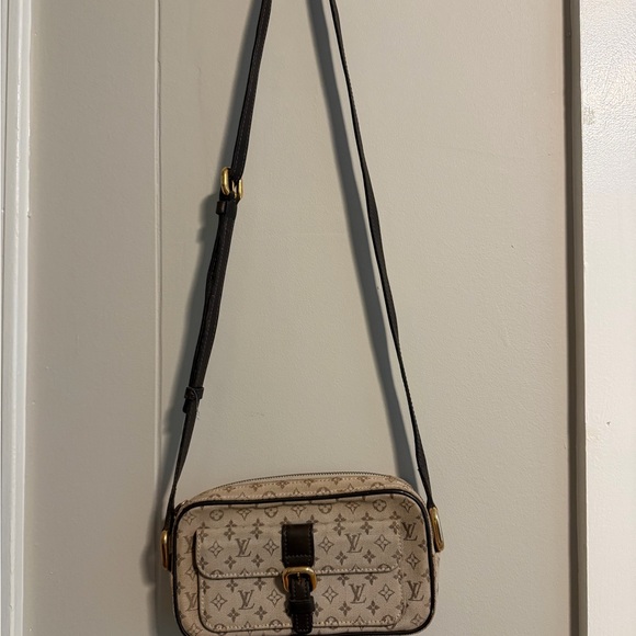 Louis Vuitton Cream and Brown Monogram Crossbody Bag - Picture 2 of 11